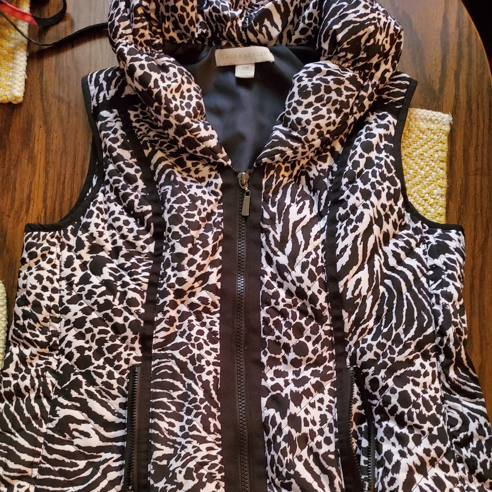 Vests - Picture 4 of 5